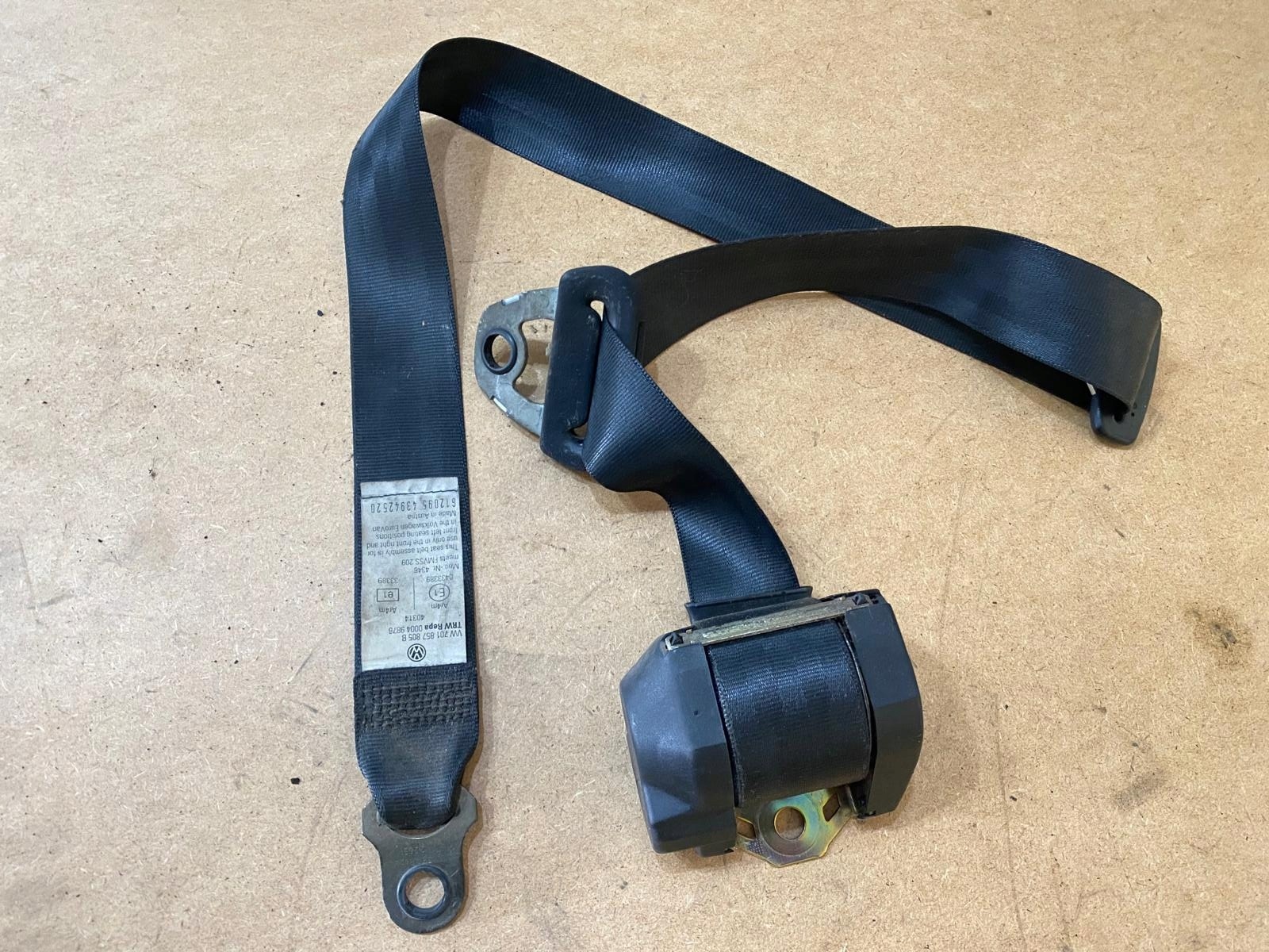 VW T4 Sicherheitsgurt vorne links/rechts OEM 701857805B image 2