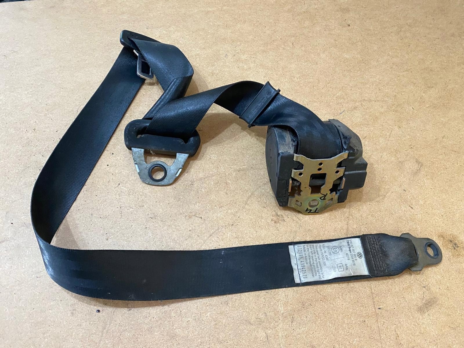 VW T4 Sicherheitsgurt vorne links/rechts OEM 701857805B image 3