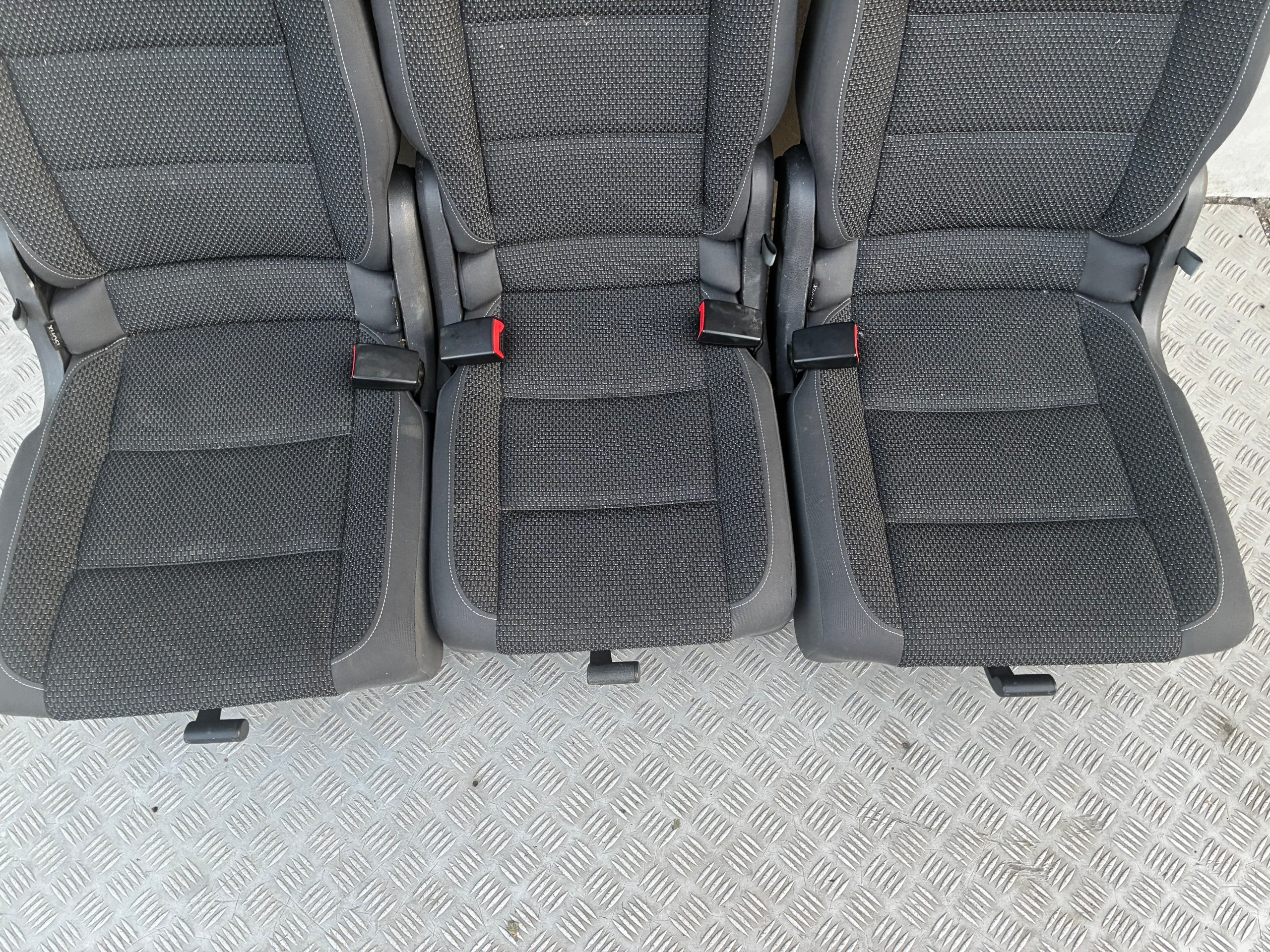 Banco Traseiro com Apoio de Cabeça VW Touran II image 3