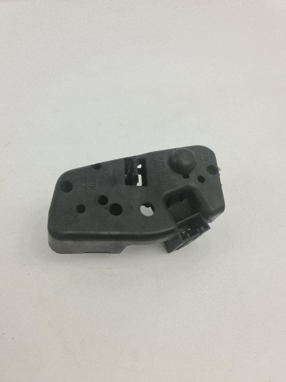 Lampunpidike BMW 3 (E46) 388570R 2.98L bensa 170kW 2004