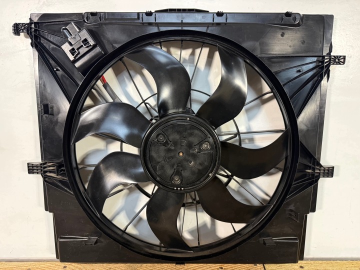 Ventilator + radiateurkap Mercedes V-Klasse W447 A4479060212 compleet origineel