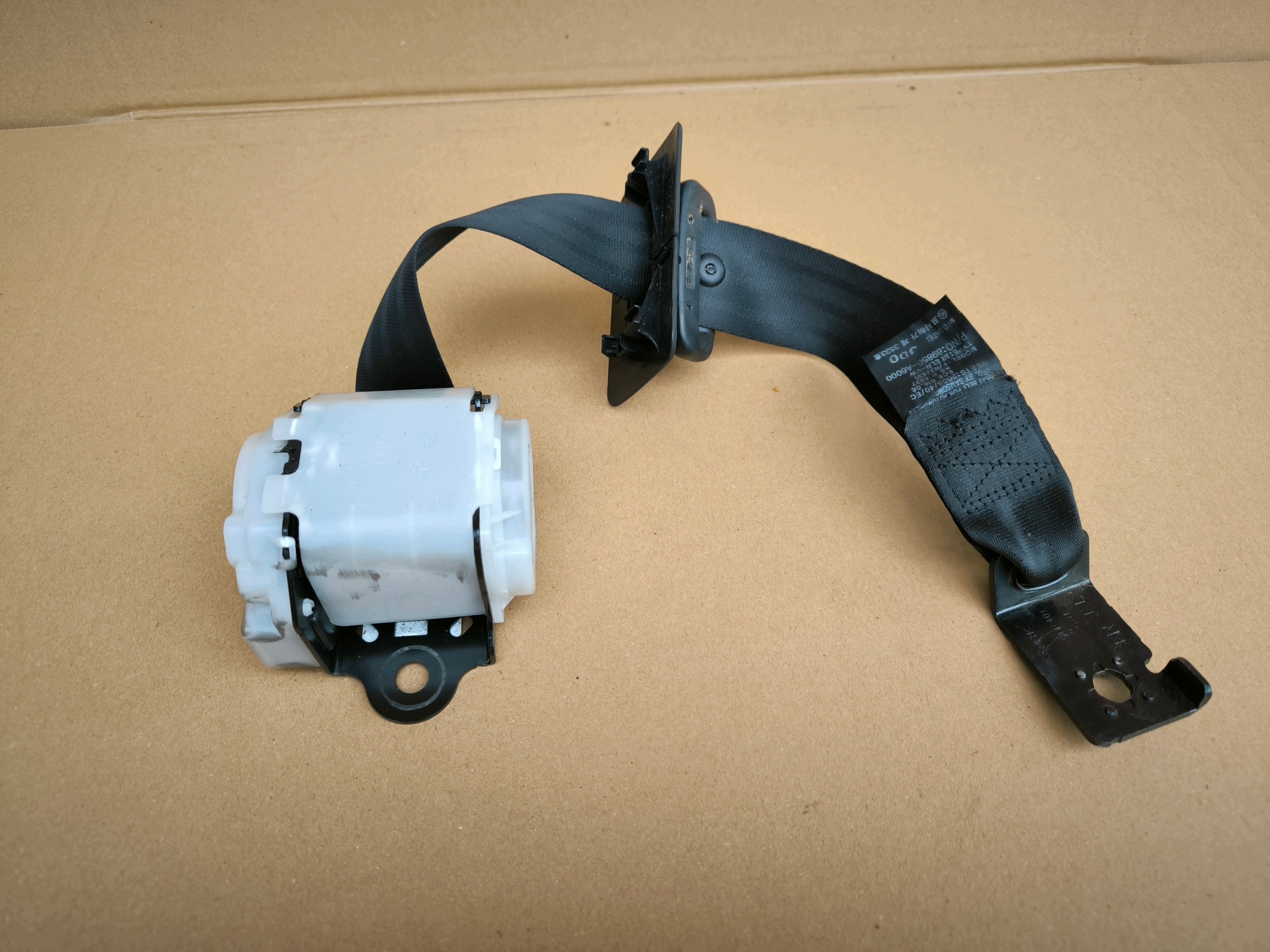 Ceinture sécurité centrale Hyundai i30 II 2015 image 2