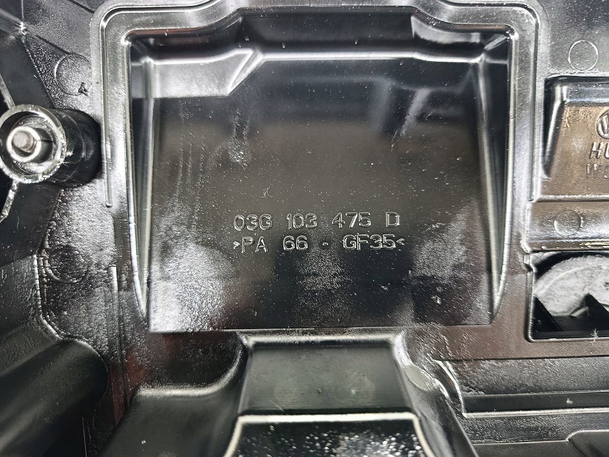Valve Cover VW Passat B6 2.0 TDI OEM 03G103475D 03G103469M