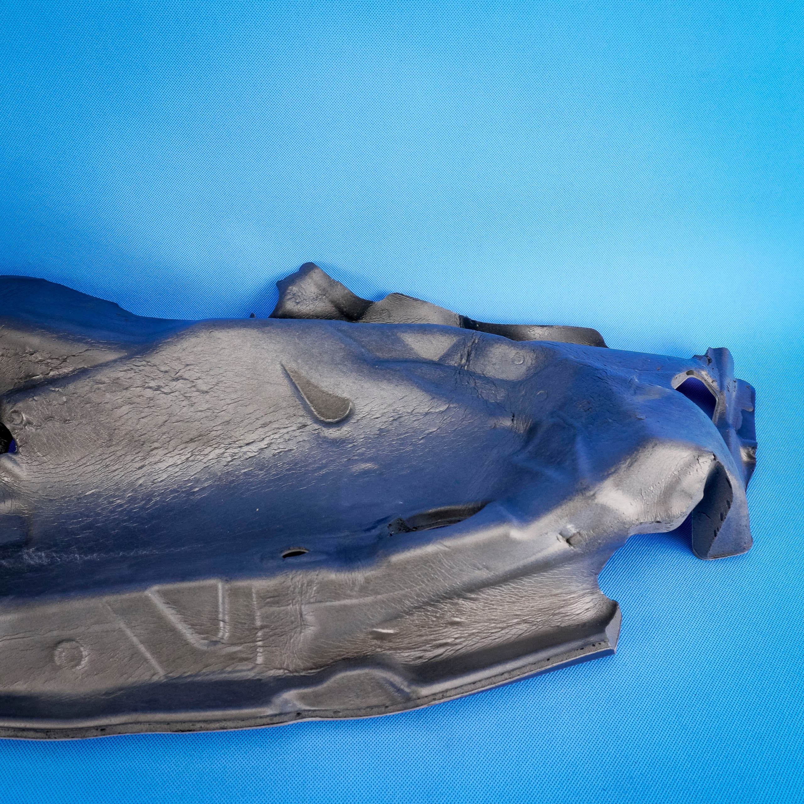 Aislamiento Paso Rueda Trasera BMW 5 G30 image 6