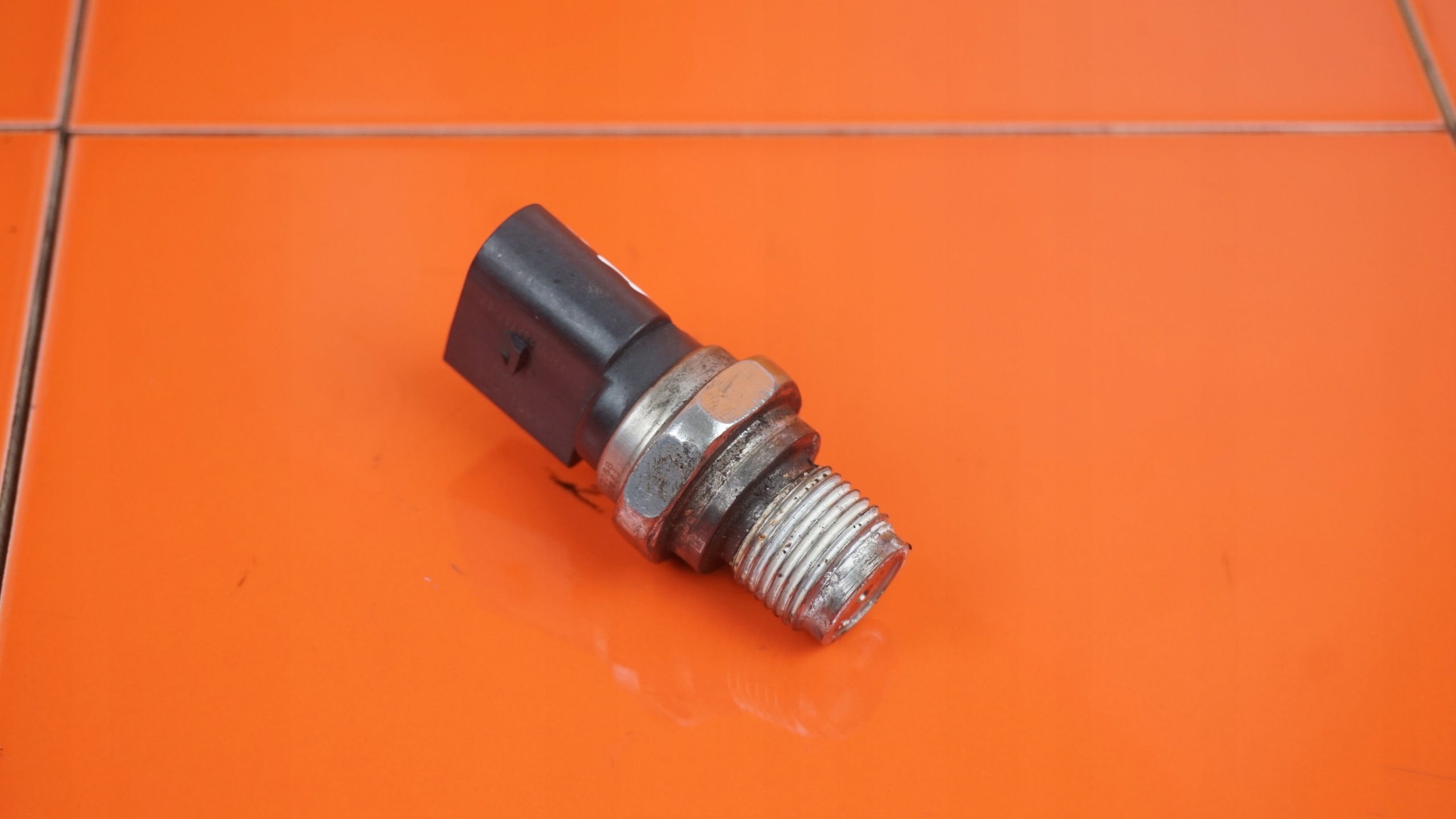 Capteur Pression Carburant Ford Transit MK7 image 3