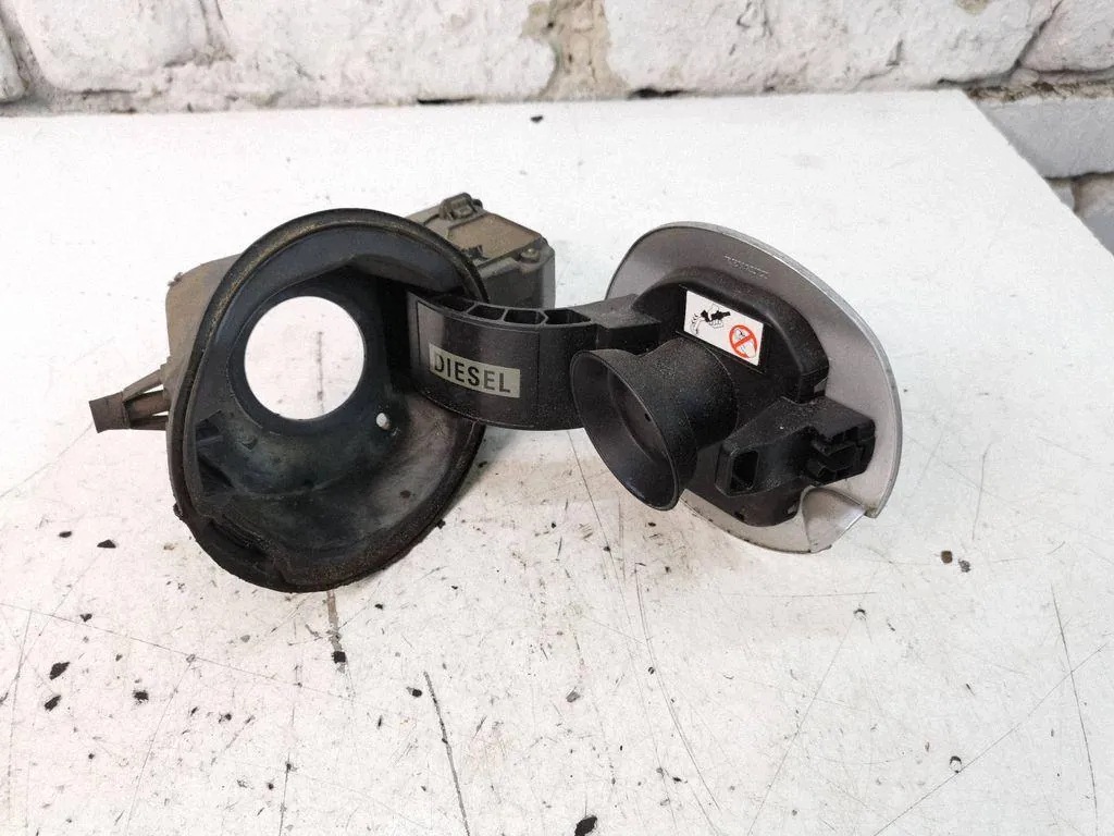 Trappe à carburant Renault Megane III 9873M0010 image 3