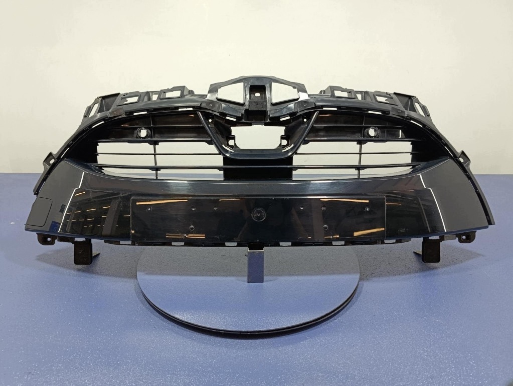 Toyota Yaris IV Kühlergrill Stoßstange Vorne image 2