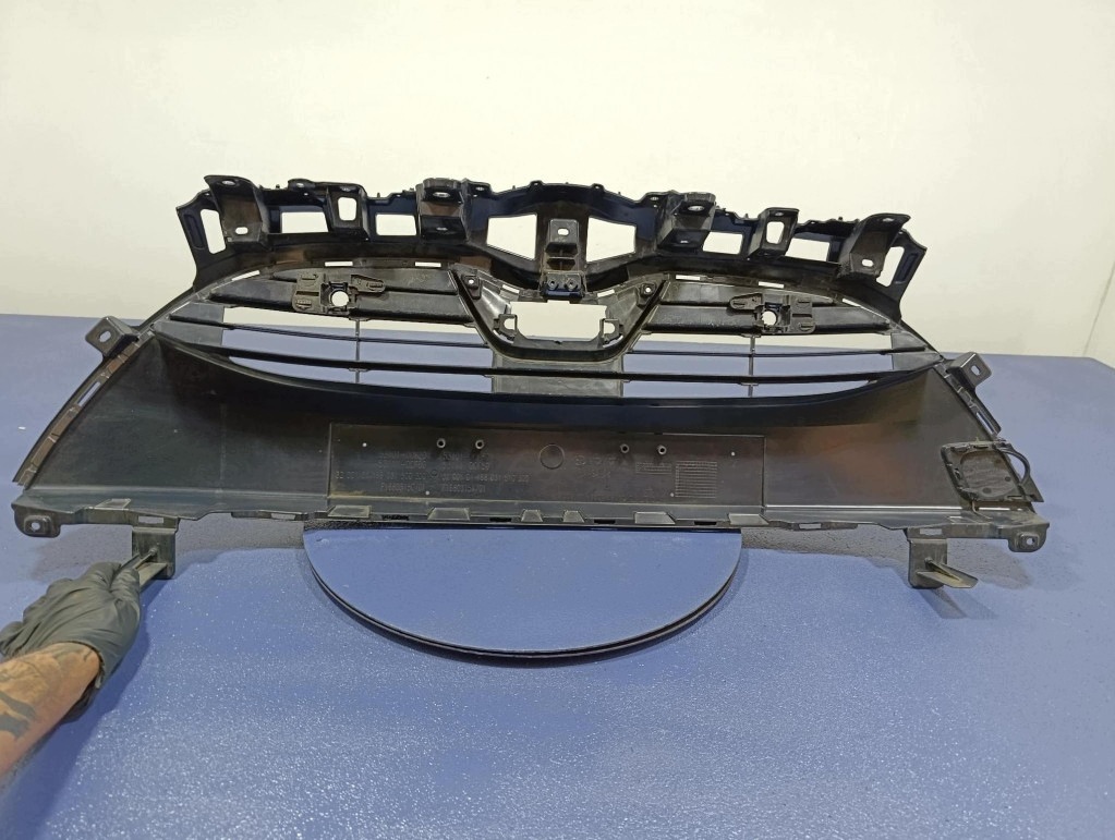 Toyota Yaris IV Kühlergrill Stoßstange Vorne image 6
