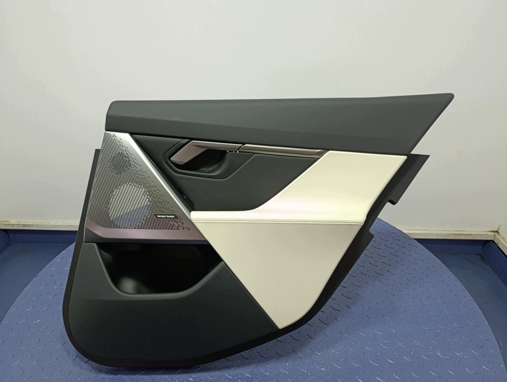 Tapicería Puerta Trasera Derecha BMW G60 G61 image 2