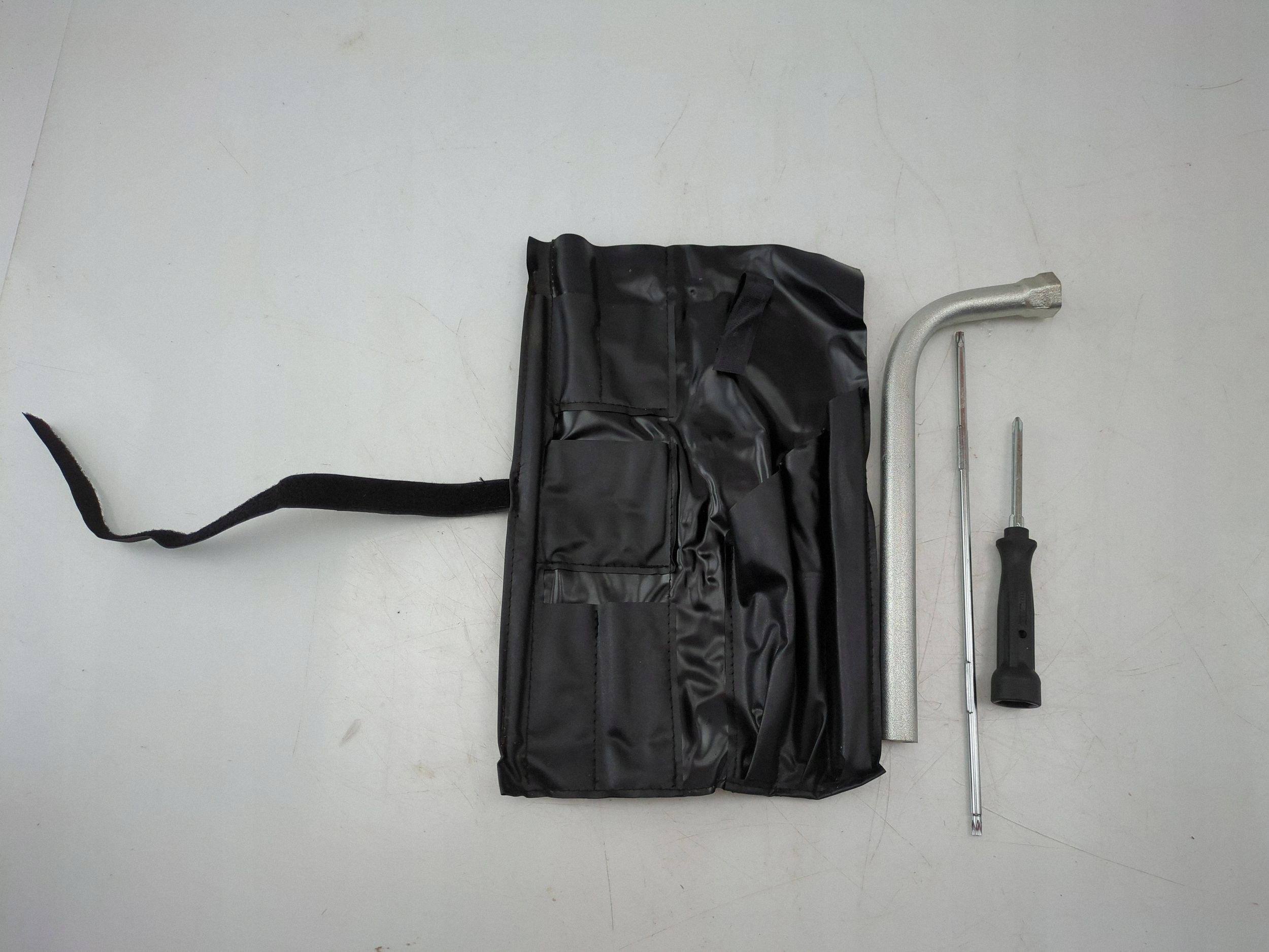 Audi A3 8Y 2021 Tool set image 2
