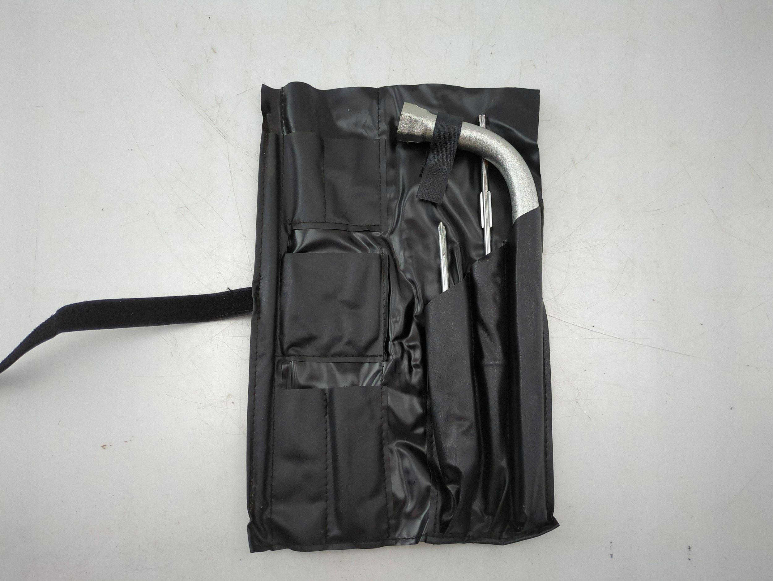 Audi A3 8Y 2021 Tool set image 10