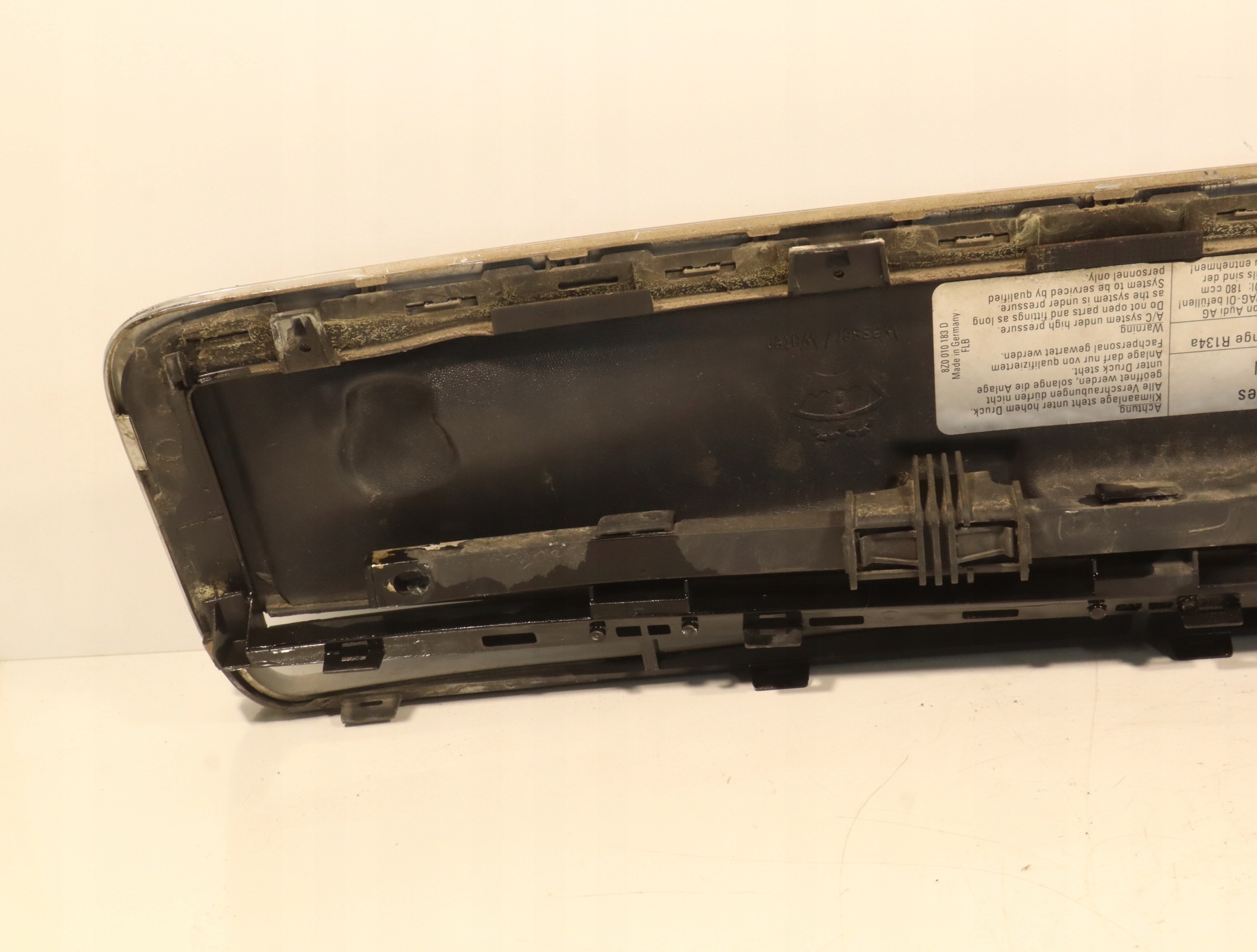 Audi A2 2001 Etusäleikkö / Grilli OEM 8Z0010183D