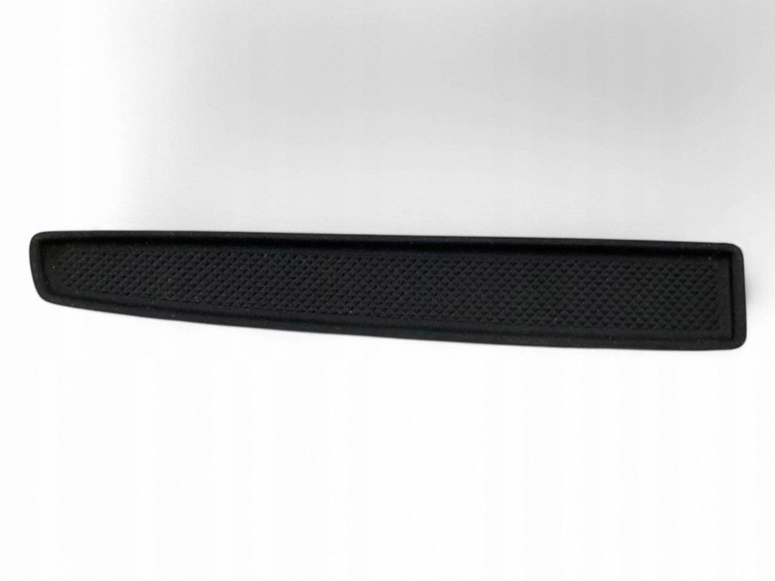 Ford B-MAX 2013 Left side rear door trim elements