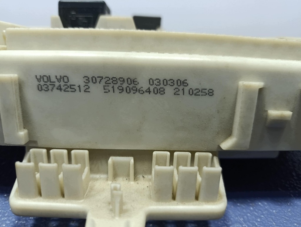 Volvo V50 S40 II BSI-modul 30728906 image 4