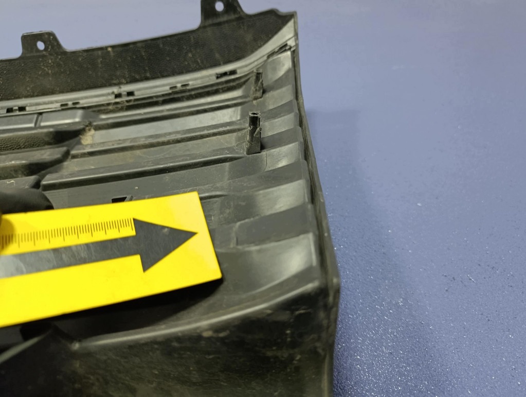 Ford Transit Courier MK3 Grille R2X6-8B271-A image 7