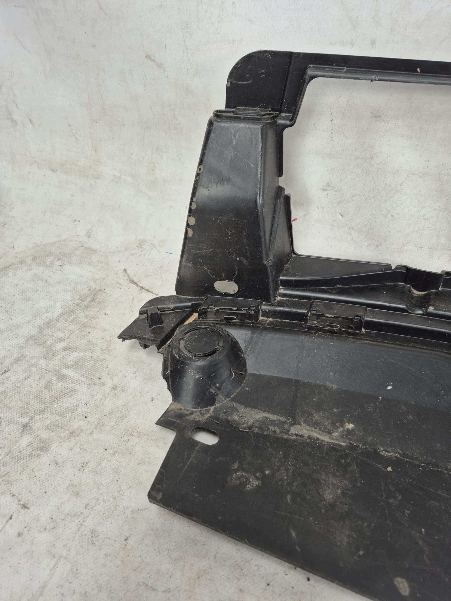 Peugeot 308 III Etugrillin vahvike image 3