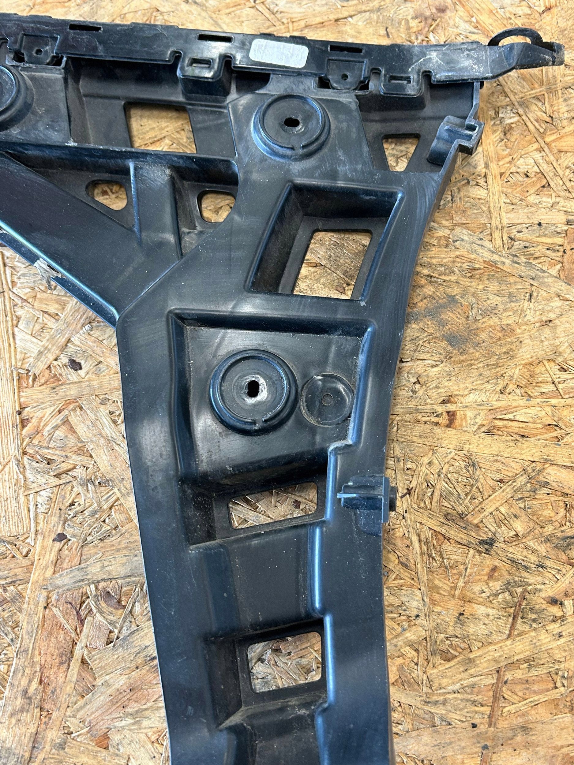Left Rear Bumper Slide VW Jetta MK7 17A807393