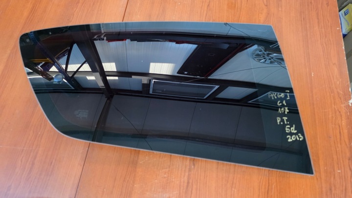 Toyota Aygo I 05- 5D takaoven ikkuna oikea taka