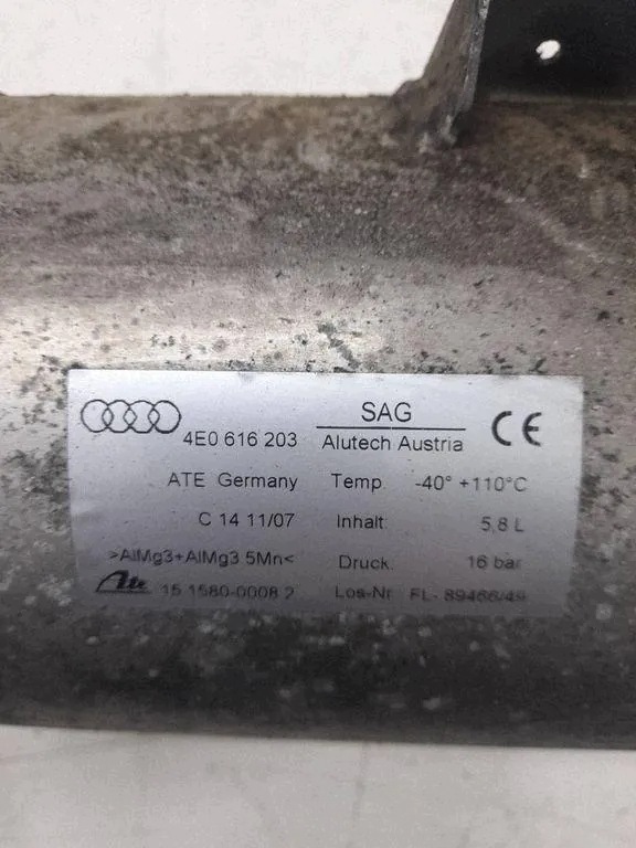 Ilmasäiliö Audi 8946649 3.0 TDI 171kW 2007