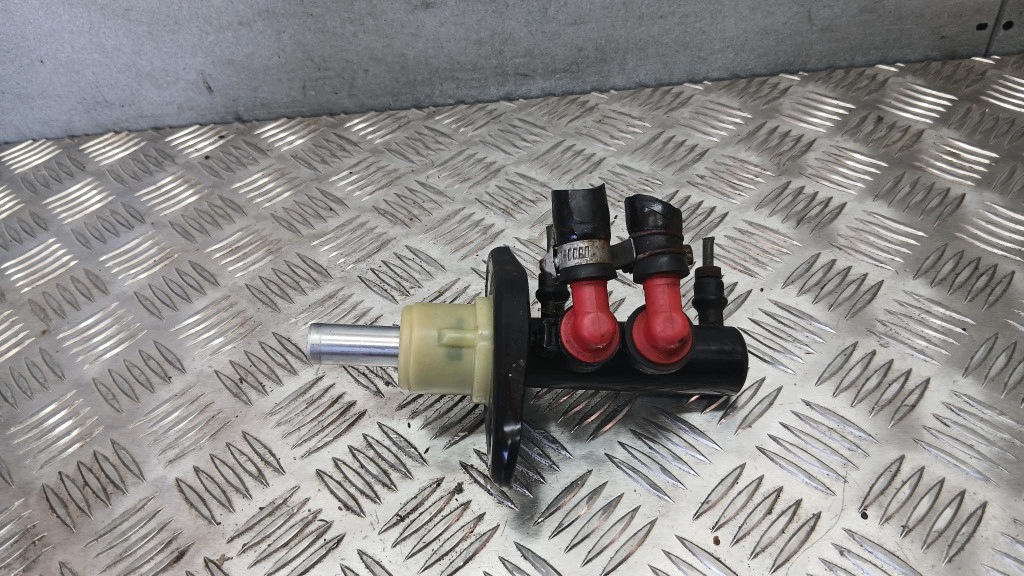 Brake Pump Nissan Trade 87-01R Used image 2