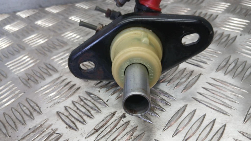 Brake Pump Nissan Trade 87-01R Used image 3