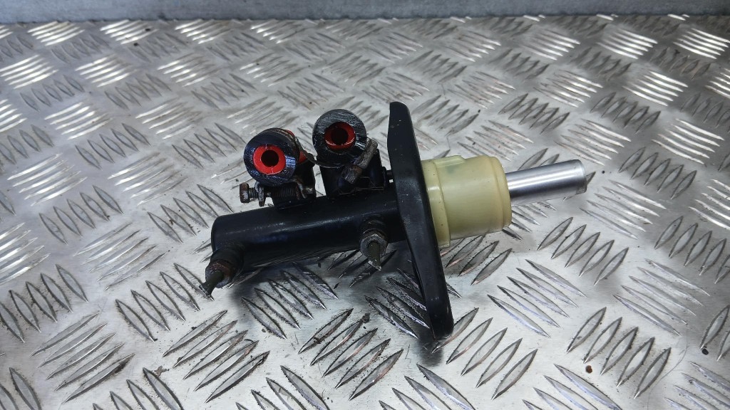 Brake Pump Nissan Trade 87-01R Used image 4