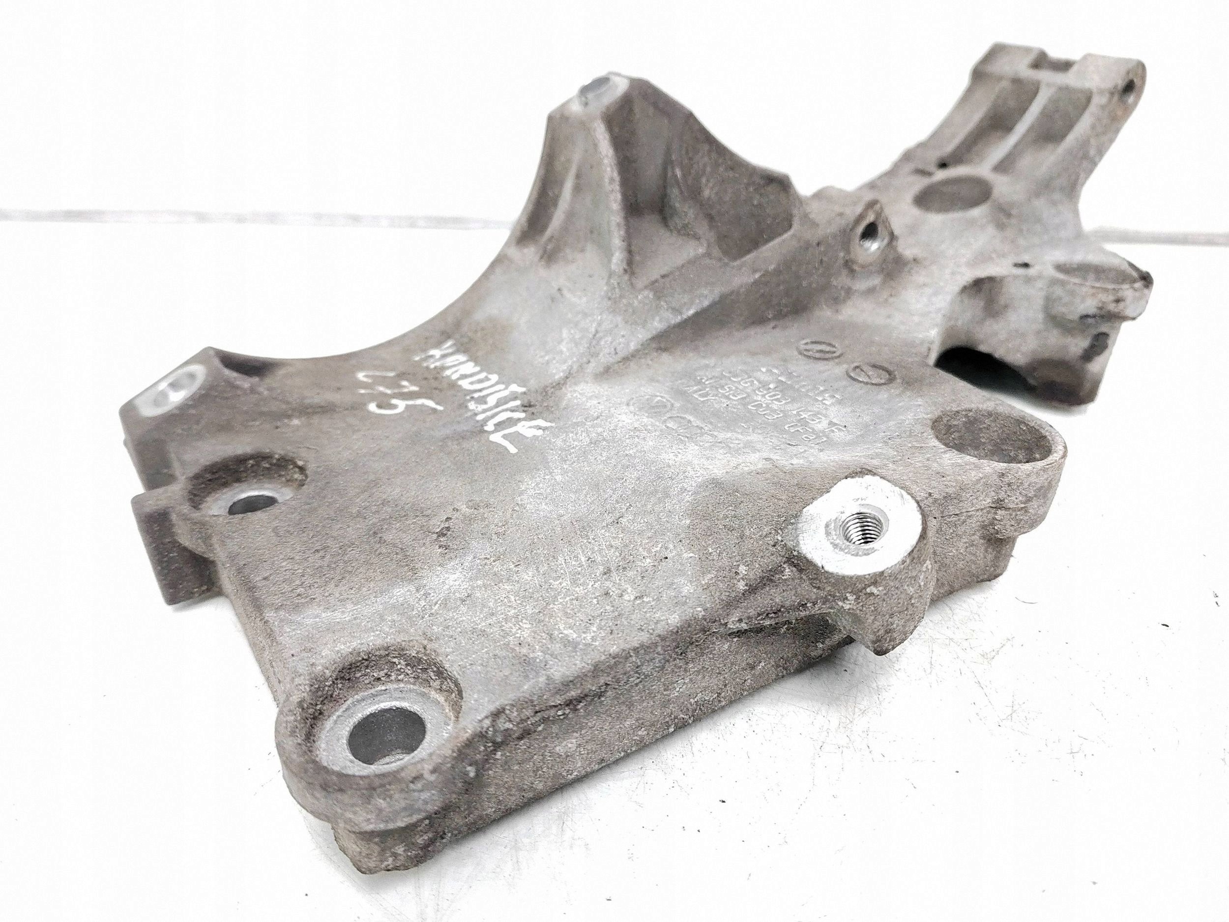 Support compresseur clim VW Passat B6 03g903143F image 2
