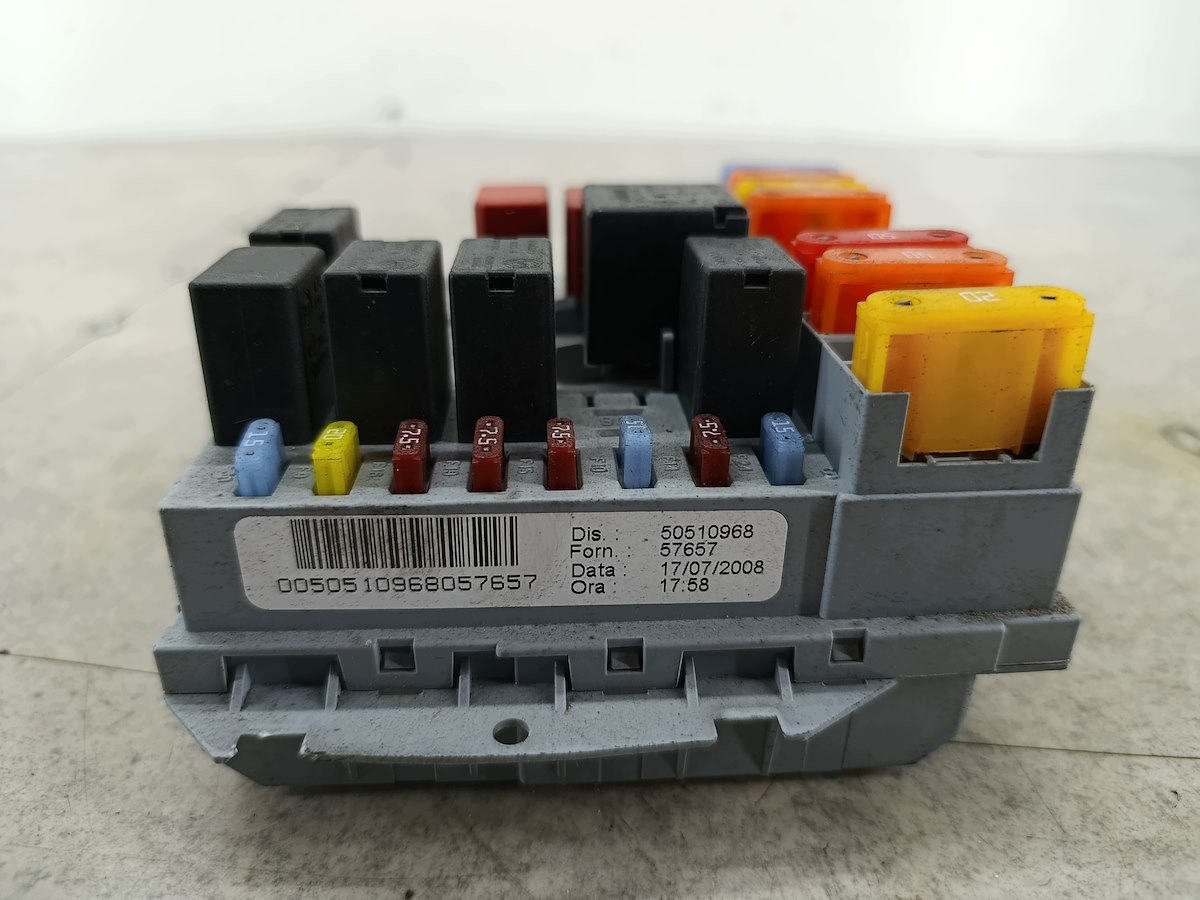 Säkringsbox Alfa Romeo 159 50510968 2.4 JTD image 3