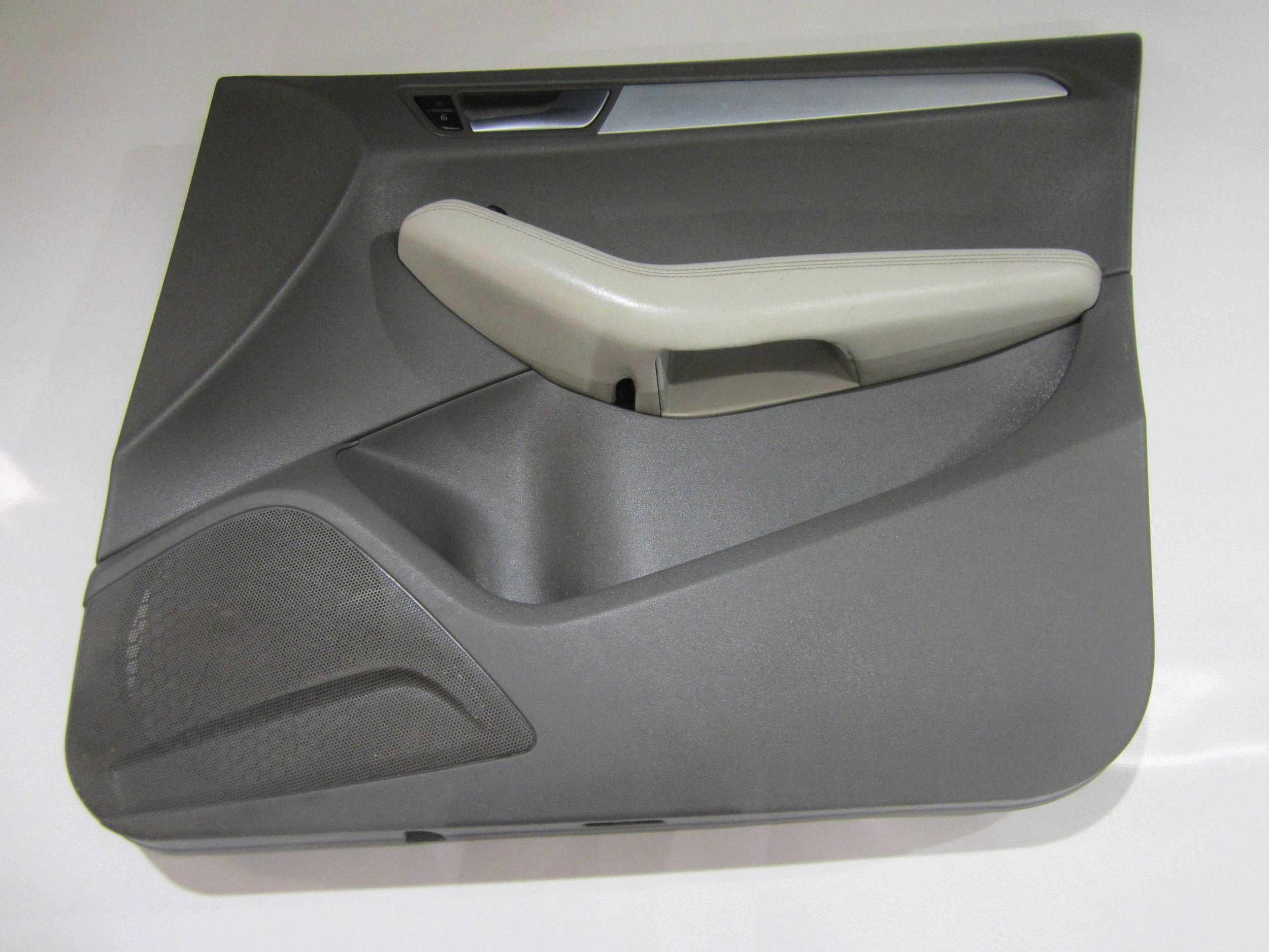 Audi Q5 dörrpanel klädsel höger fram beige image 2
