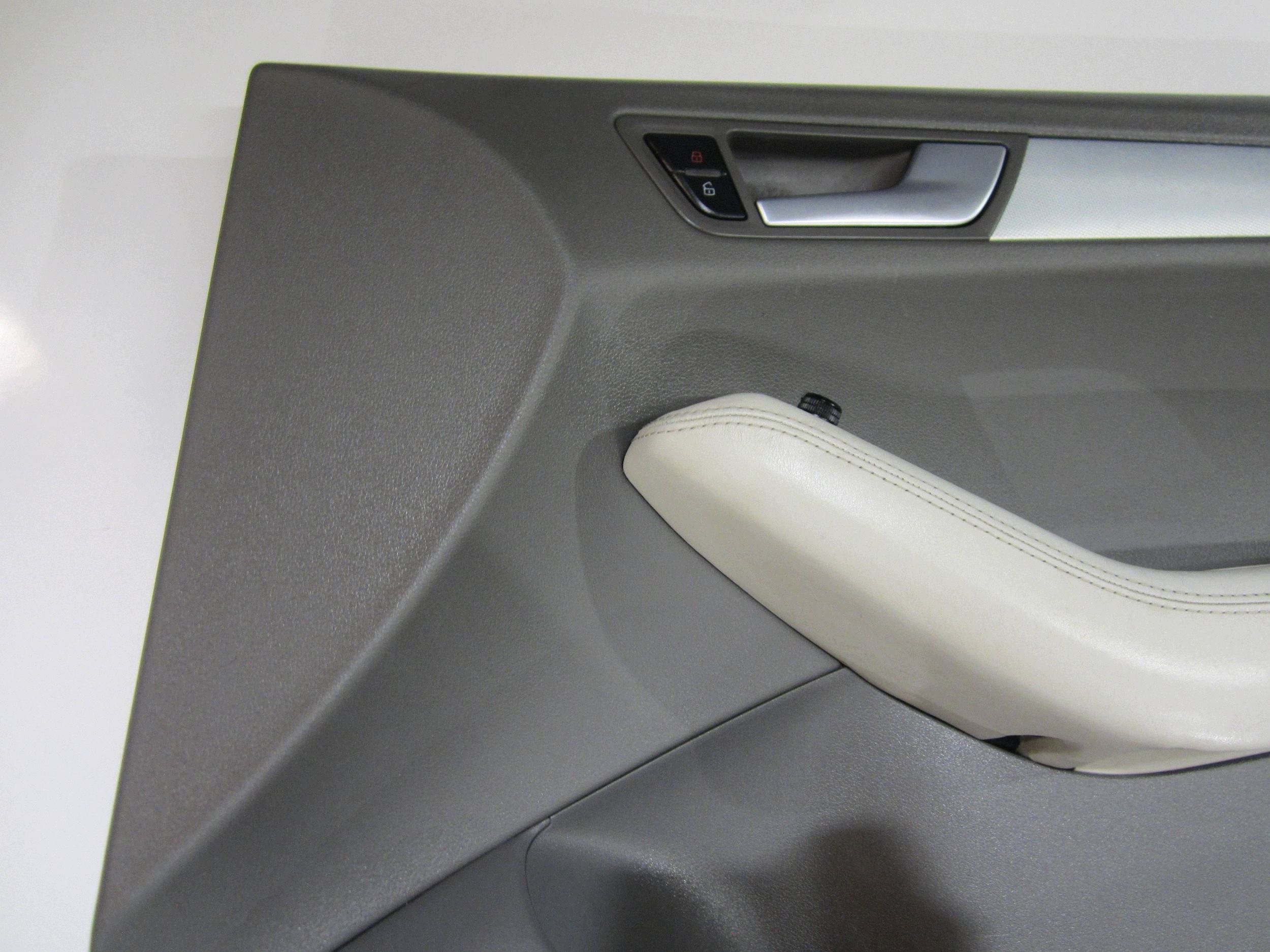 Audi Q5 dörrpanel klädsel höger fram beige image 6