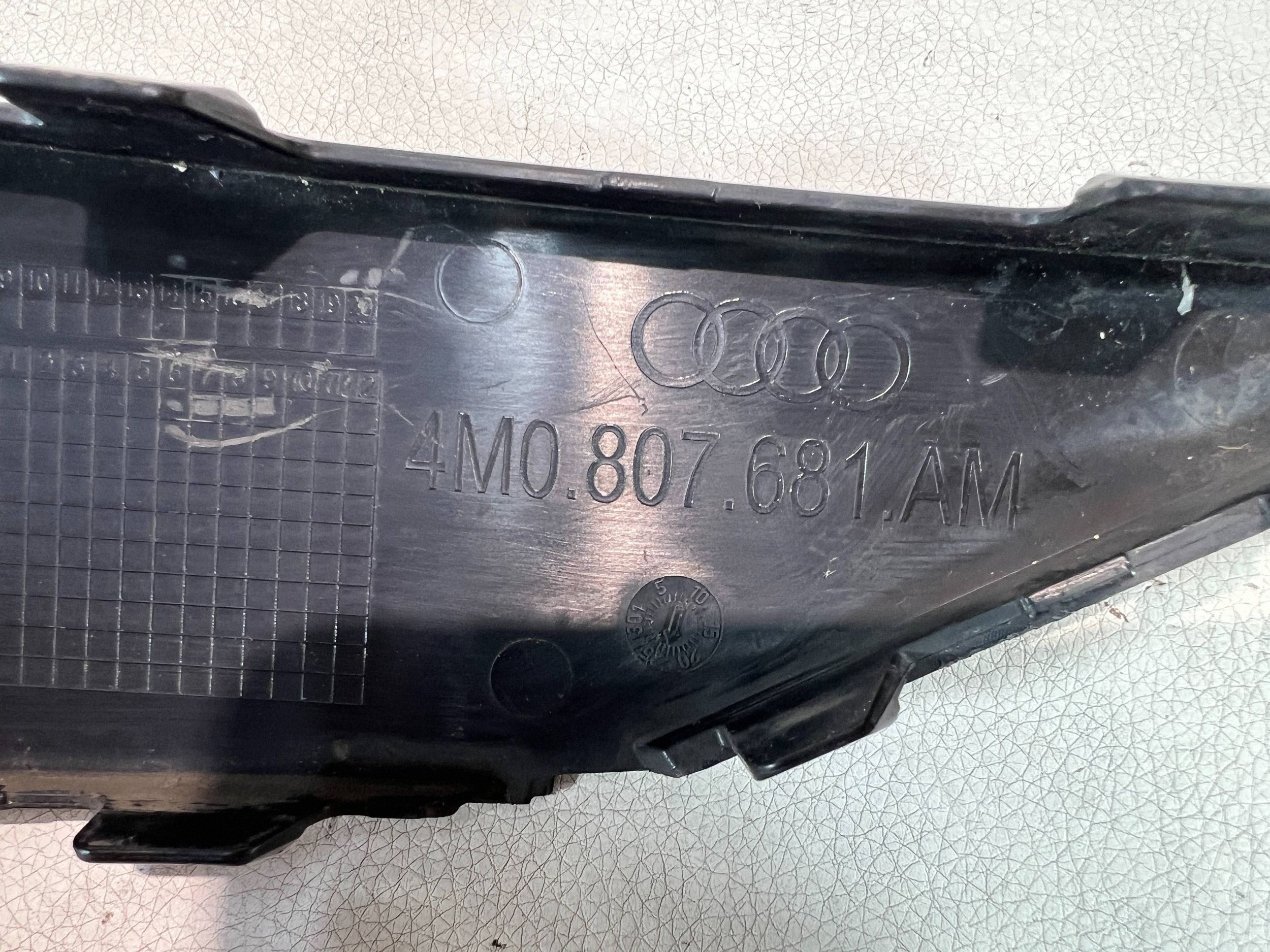 Grelha Para-choques Audi Q7 4M0 4M0807681 Usada image 4