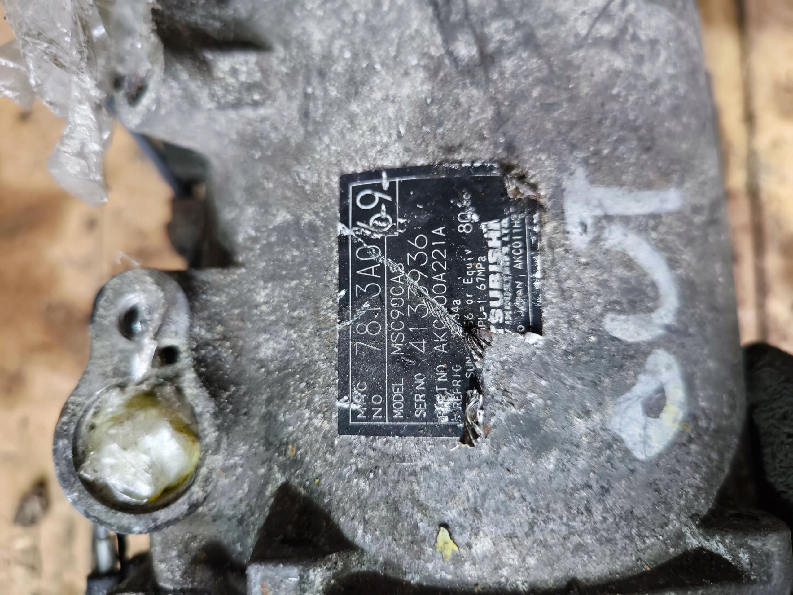 Compresseur de climatisation Mitsubishi OE 7813A069 image 6
