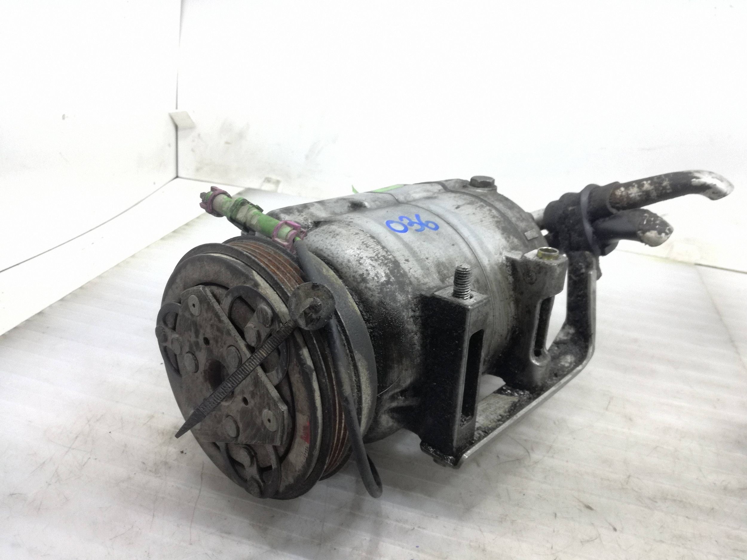 Audi A4 S4 B5 Compresseur Climatisation 506231 image 2