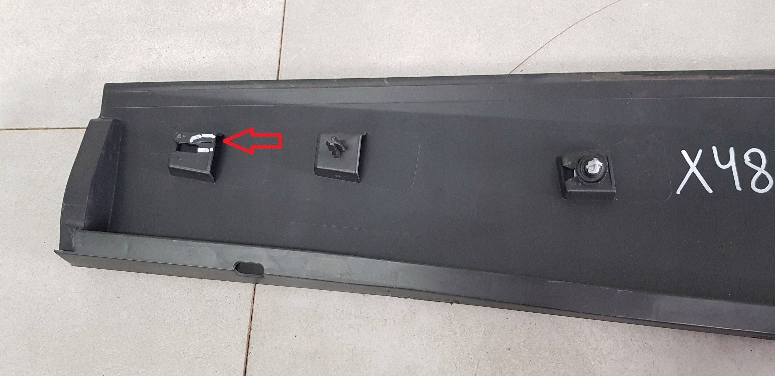 VW ID.4 Dörrlister Höger Fram Begagnad image 3