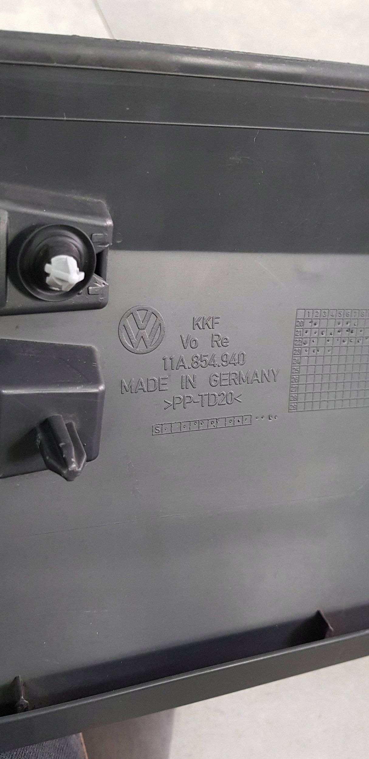 VW ID.4 Dörrlister Höger Fram Begagnad image 6