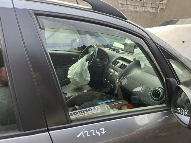 Suzuki SX4 I framdörr glas höger begagnad image 2