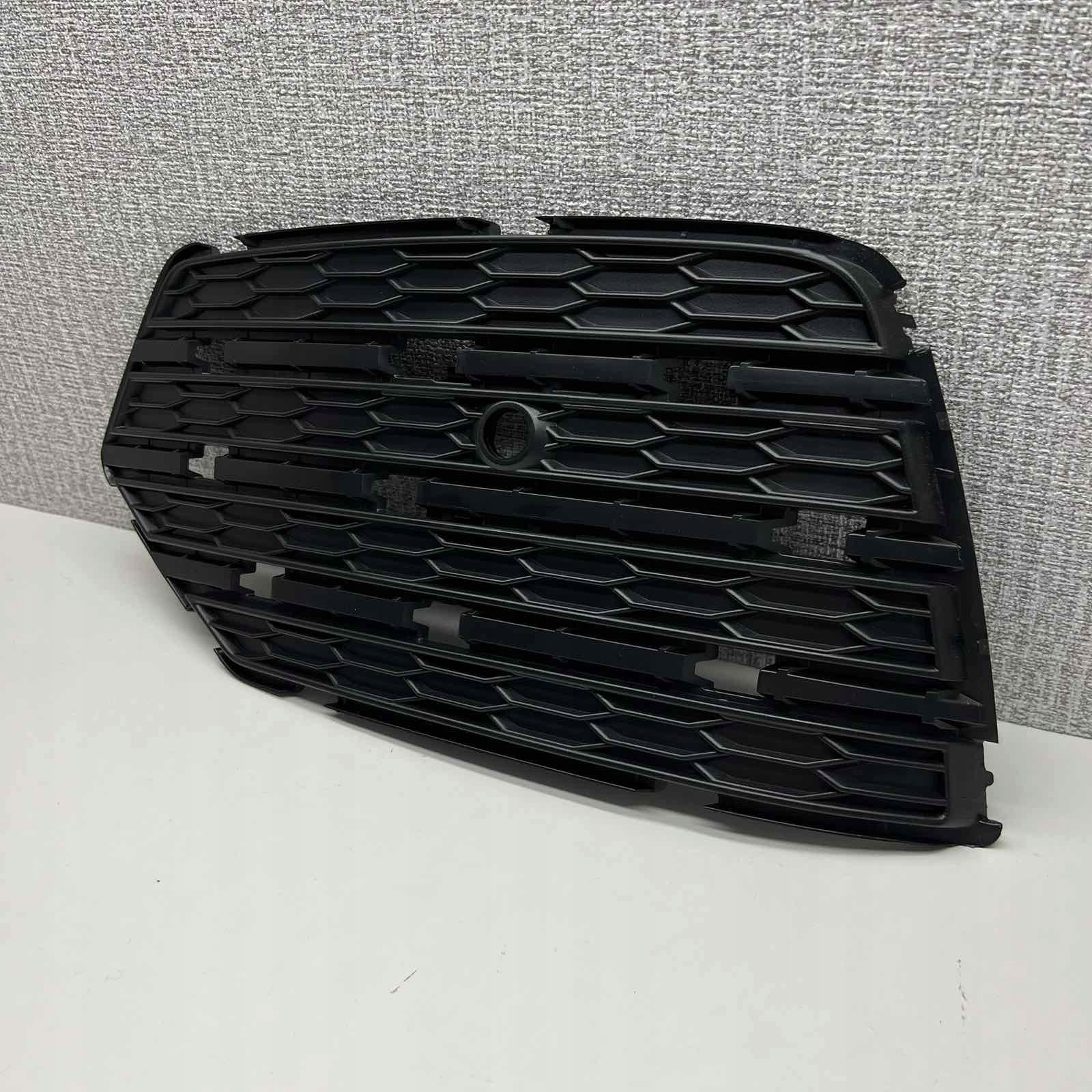 Audi Q3 8U Grill Vänster S-Line 8U0807151C image 4