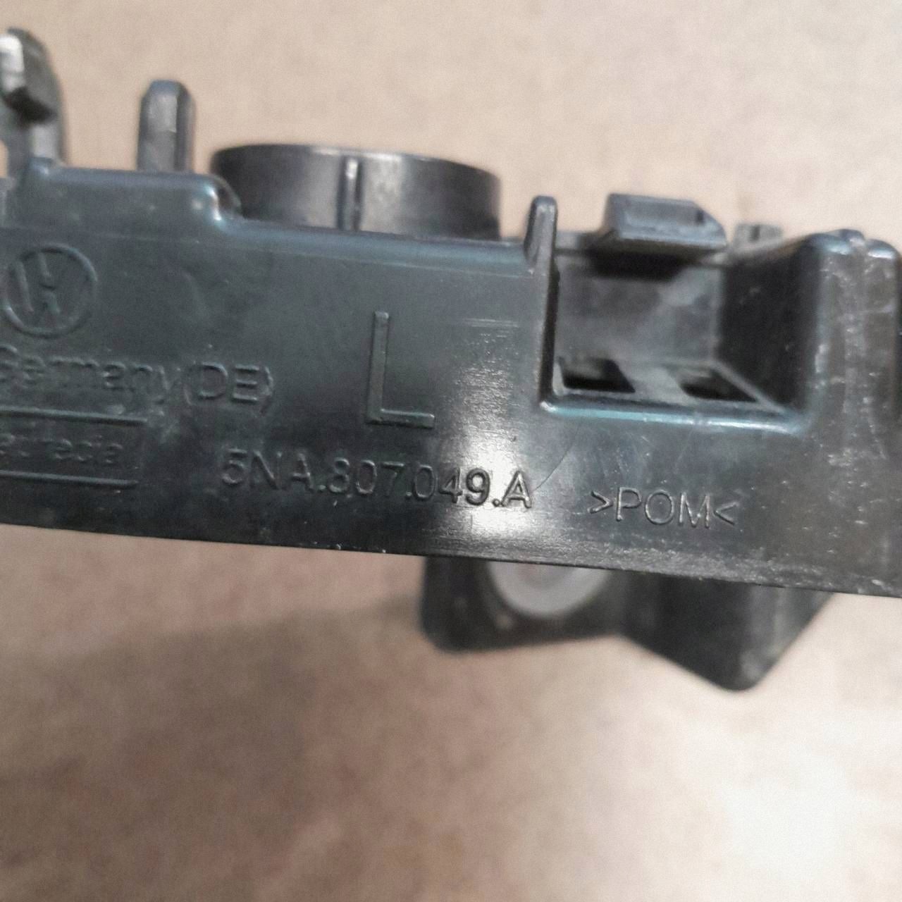 Volkswagen OE 5NA807049A Bumper Bracket Used