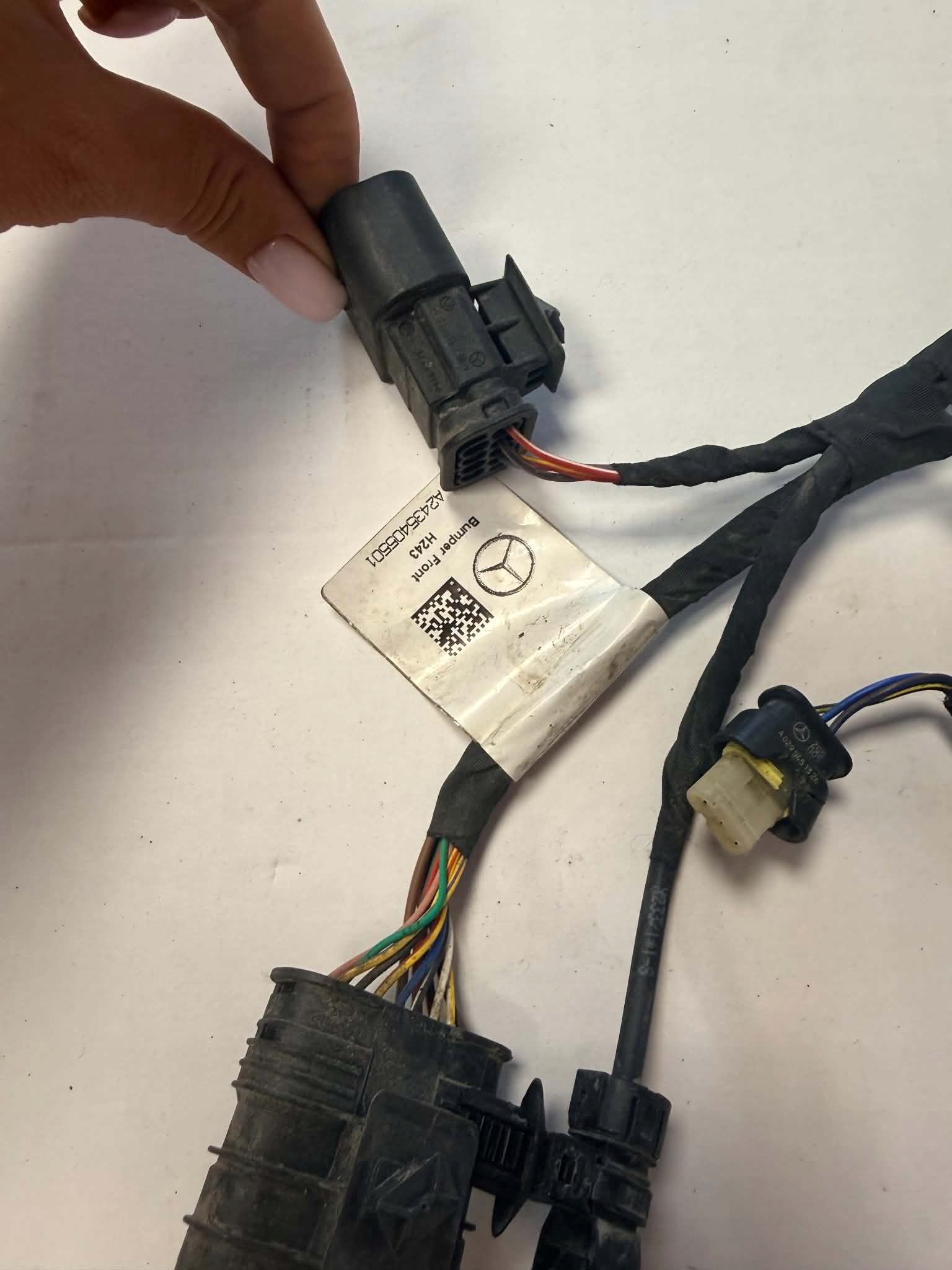 Mercedes EQC EQA Chicote Para-choque Dianteiro PDC A2435405501 image 8