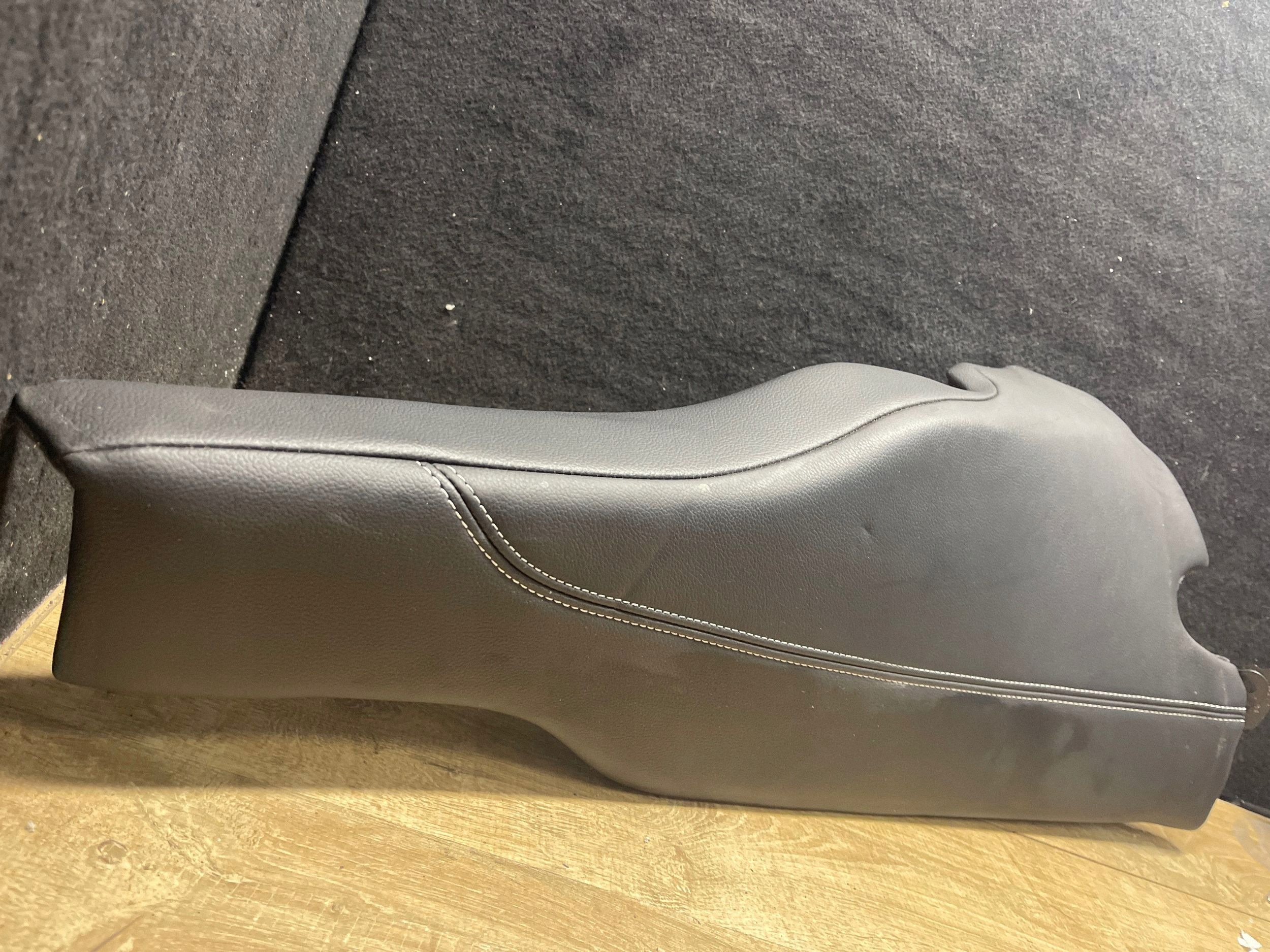 Jaguar Xf x260 shooting missing couch cover 0503686AD