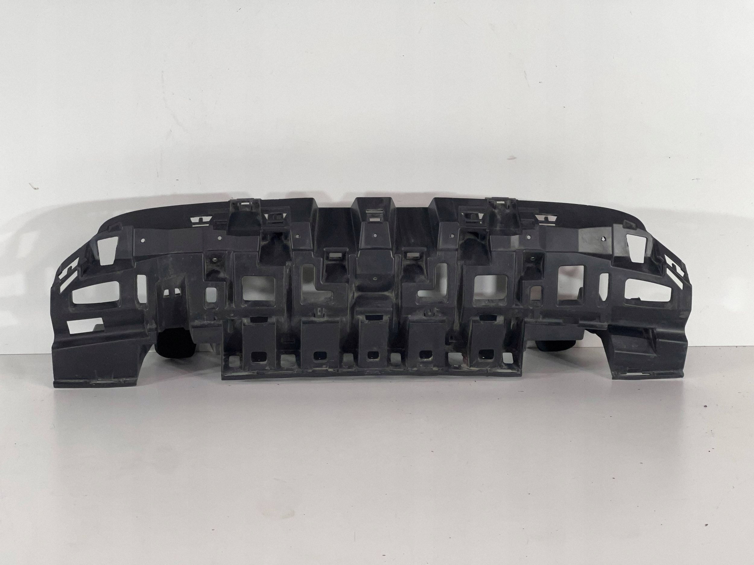 Support central pare-chocs arrière Mercedes E W238 A2388850101 image 2