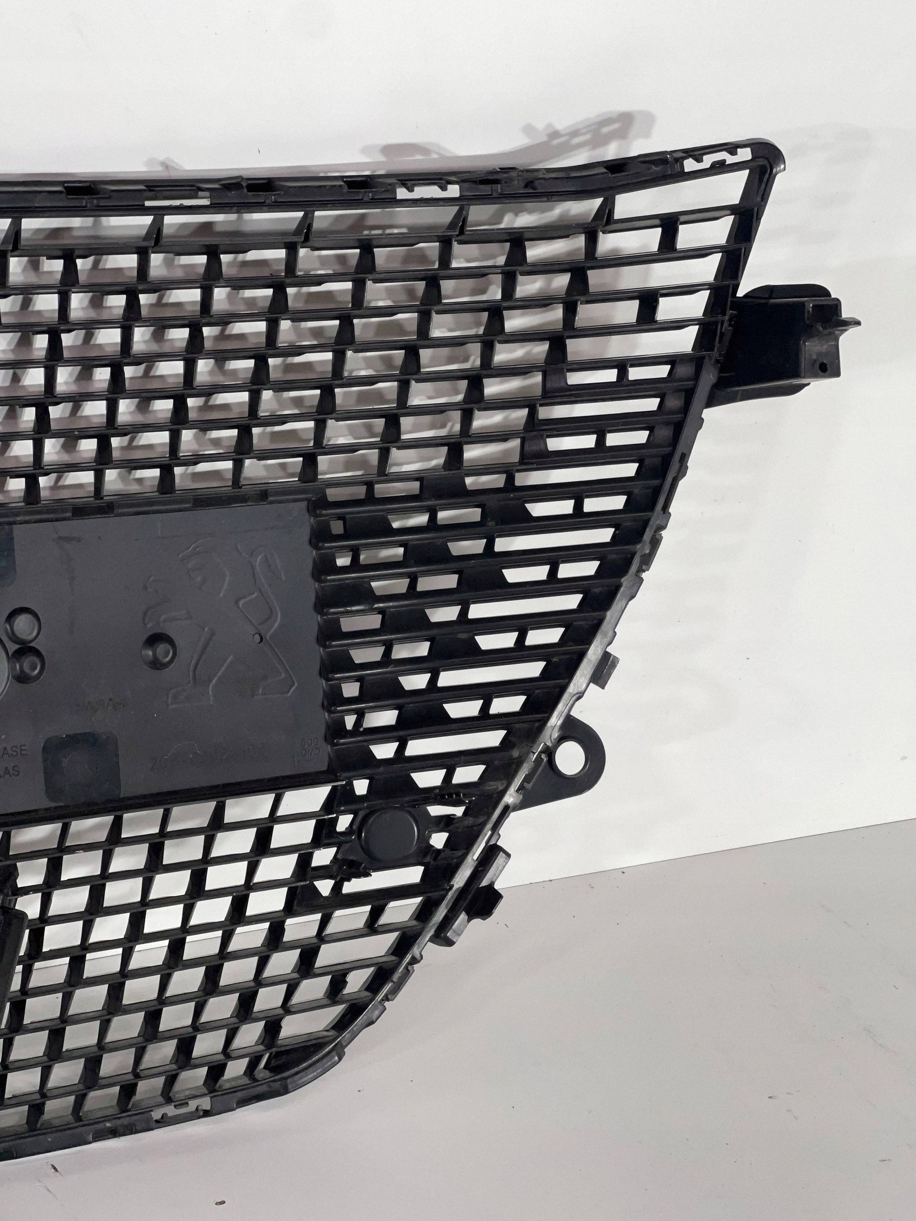 Peugeot 208 II GTI Frontstoßstange mit Grill OEM 9831838880 image 6