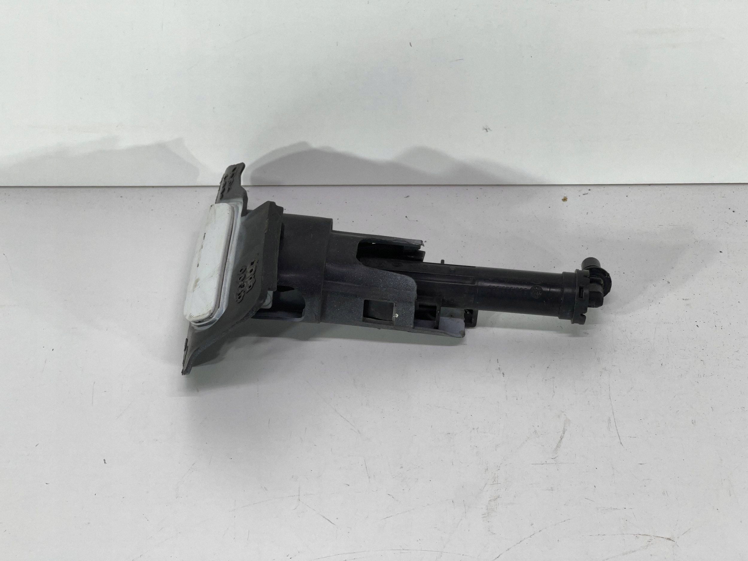 VW Golf VII suihkutussuuttimen ohjainkehys 5G0807942