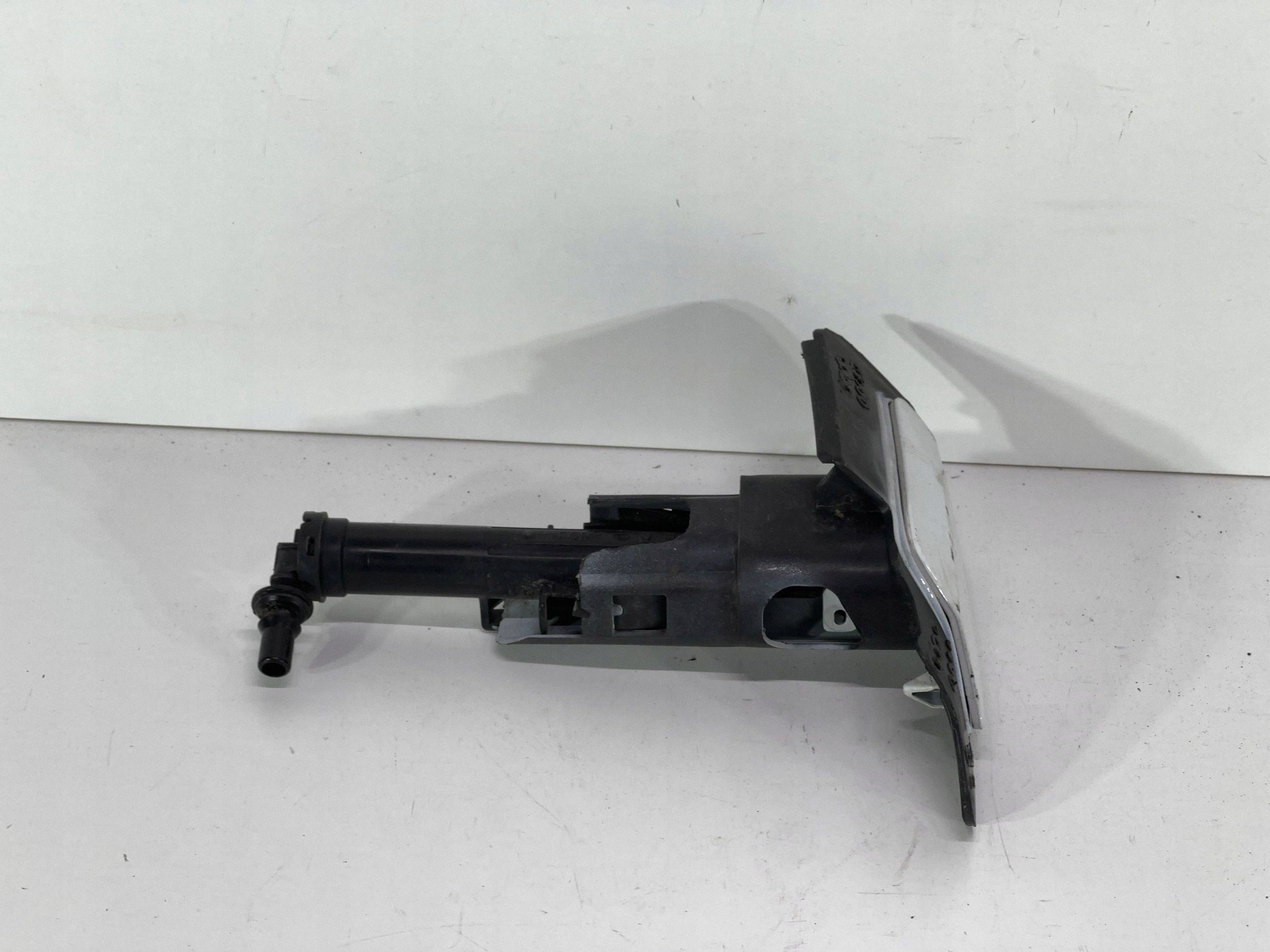 VW Golf VII sproeiergeleider 5G0807942 image 4