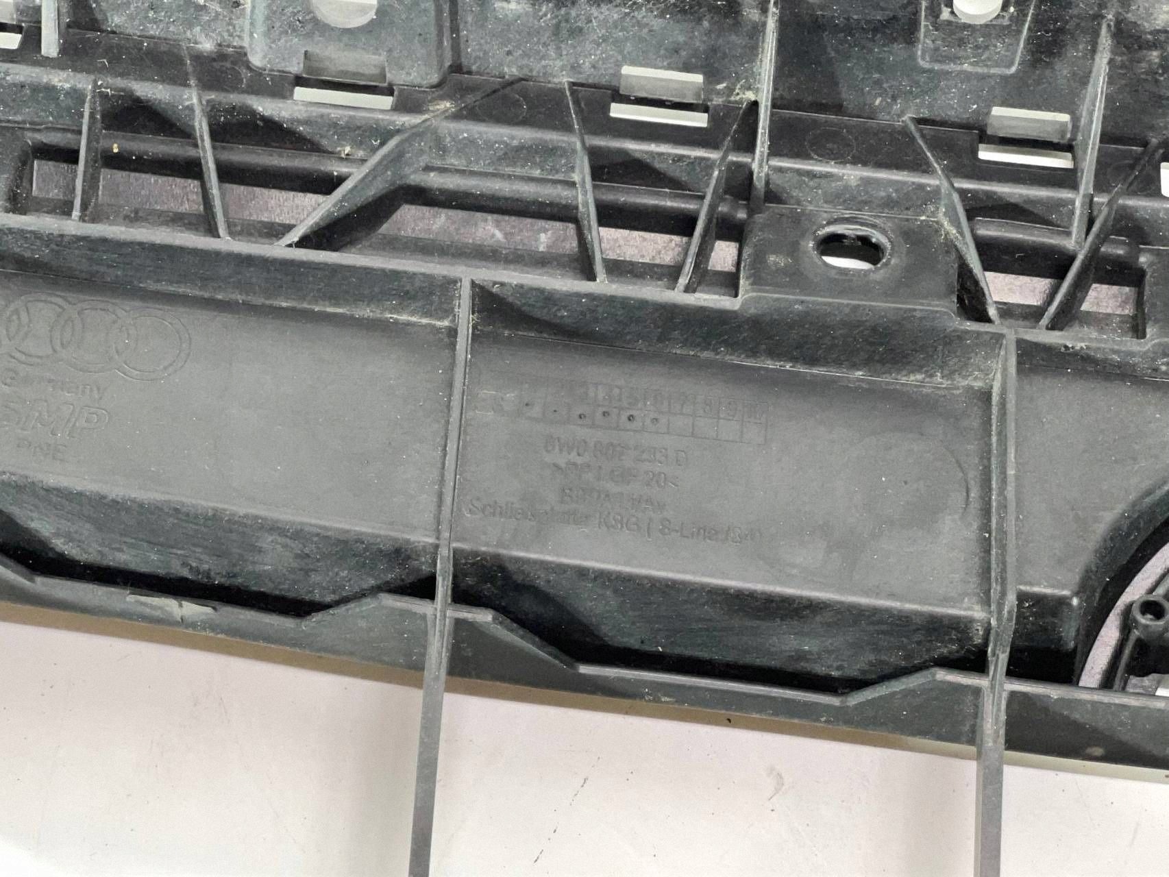 Audi A4 B9 8W Grille Reinforcement 8W0807233 image 5