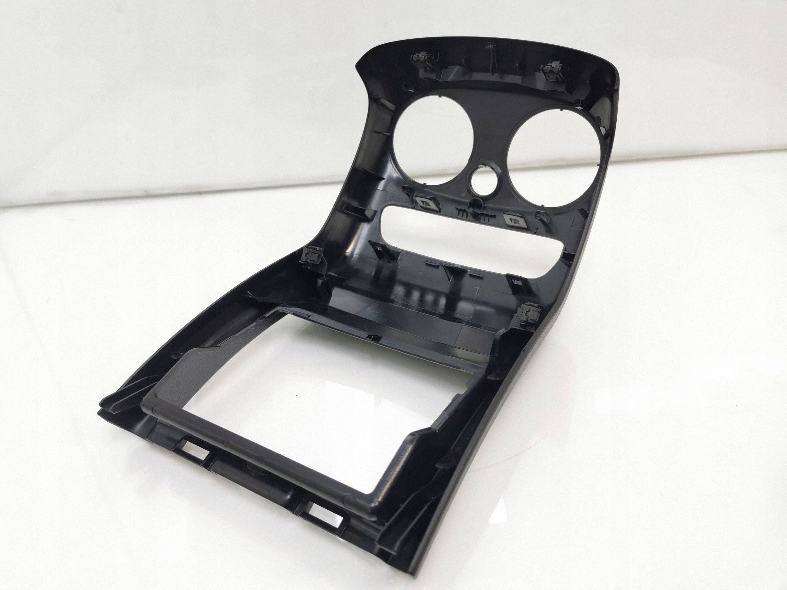 Mercedes-Benz EQC Aschenbecherrahmen hinten FRC69971 image 4