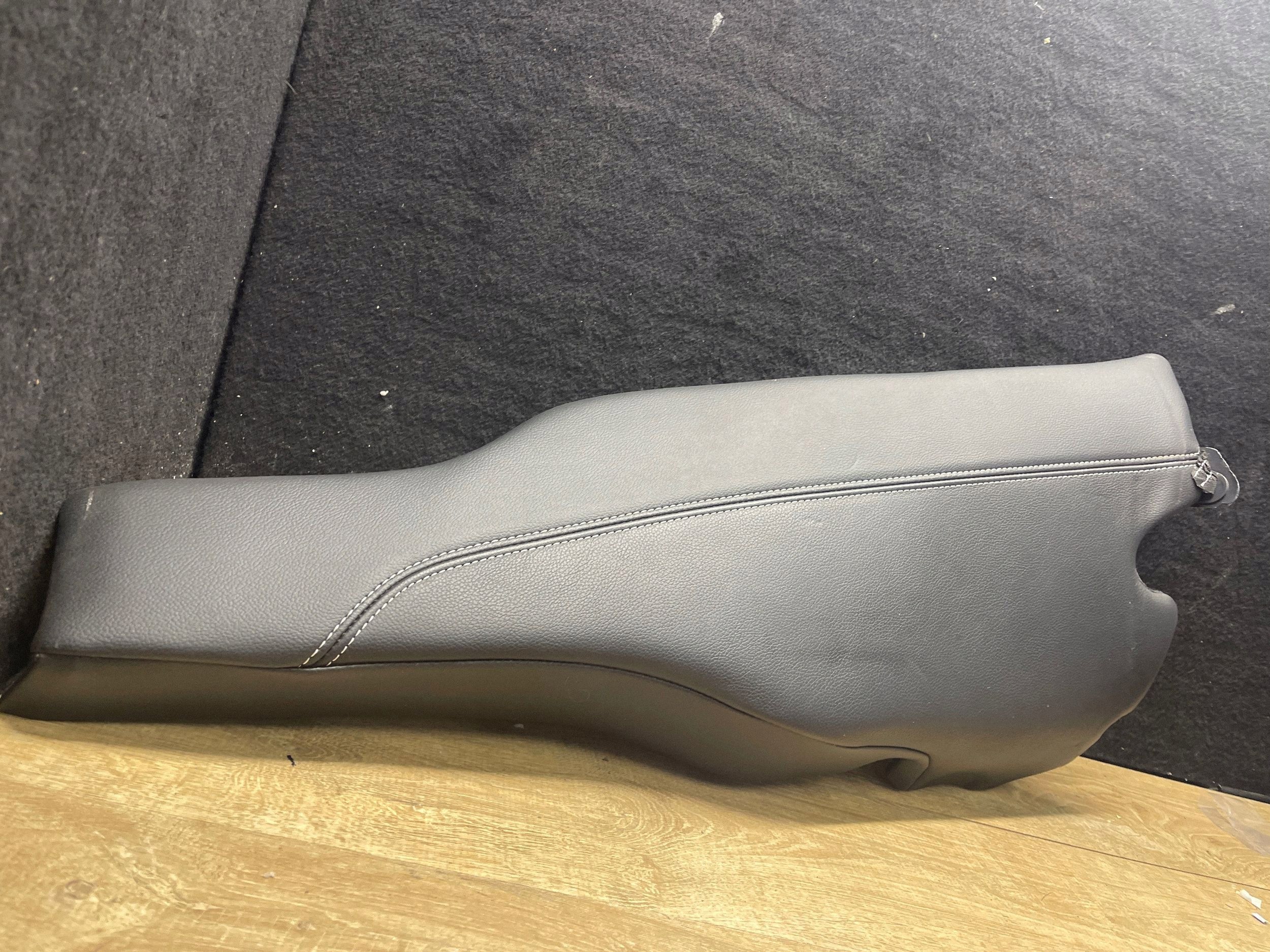 Jaguar Xf x260 shooting missing couch cover L0502436AB