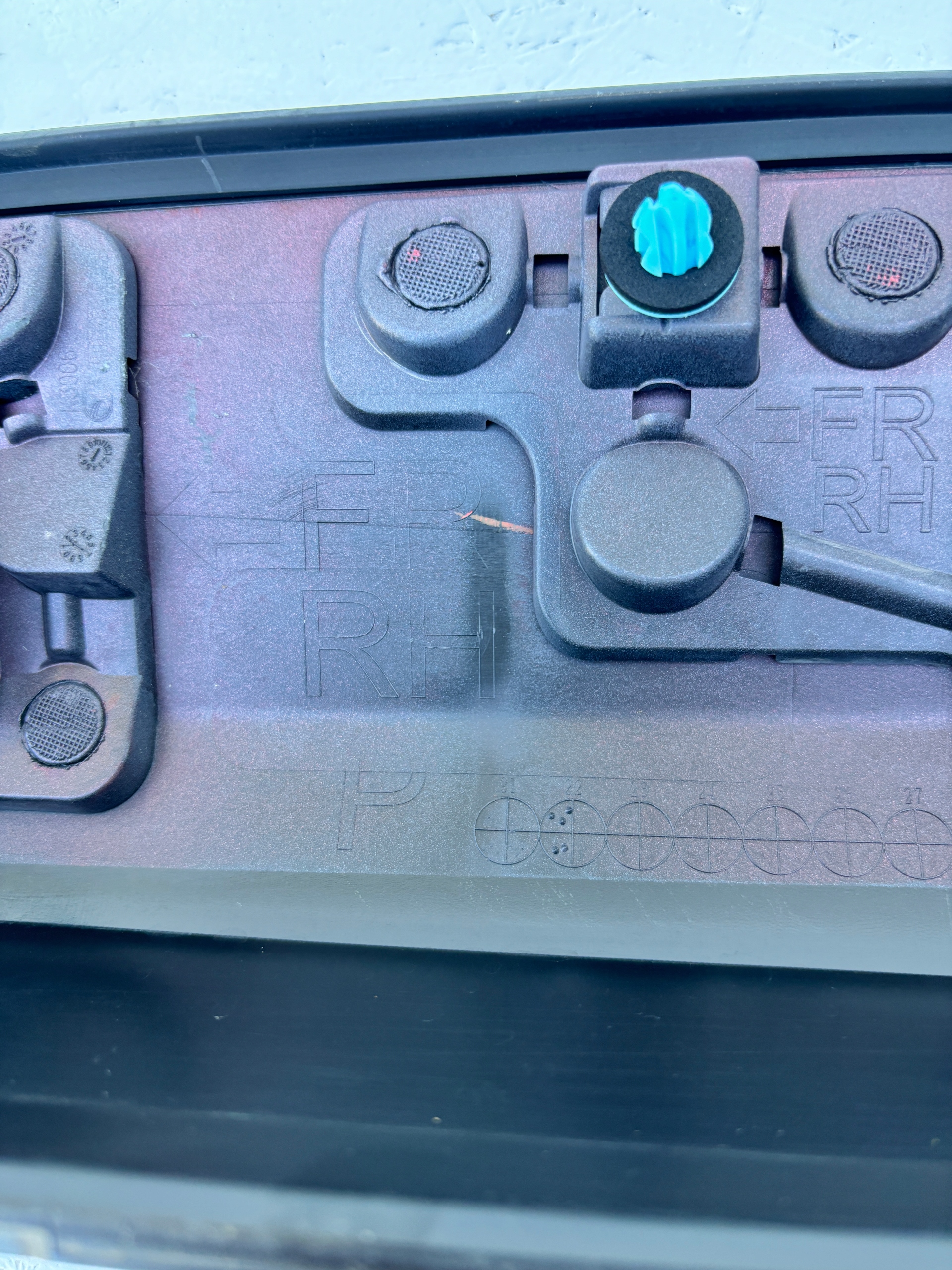 Dörrlist fram höger Mazda CX-30 OEM KR9R-51RA1 image 8