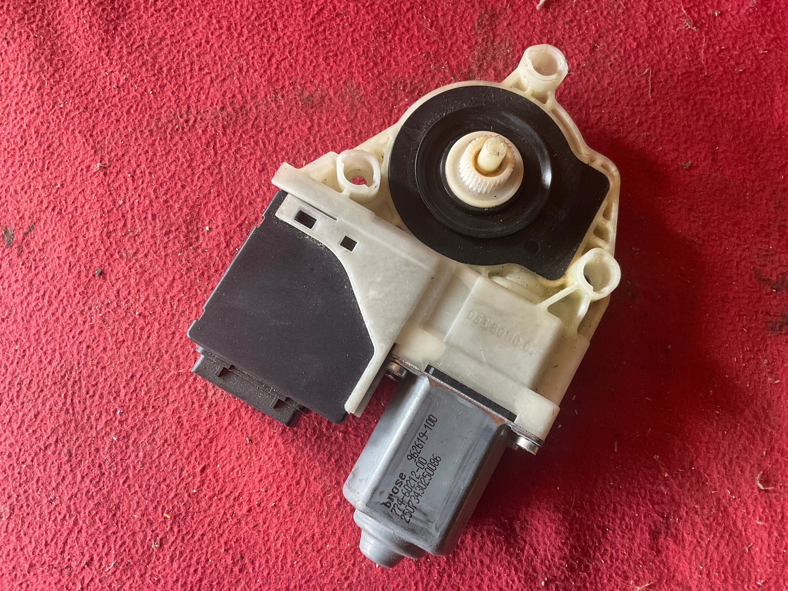 Raammotor achter links VW Passat B7 3AA959795 image 4