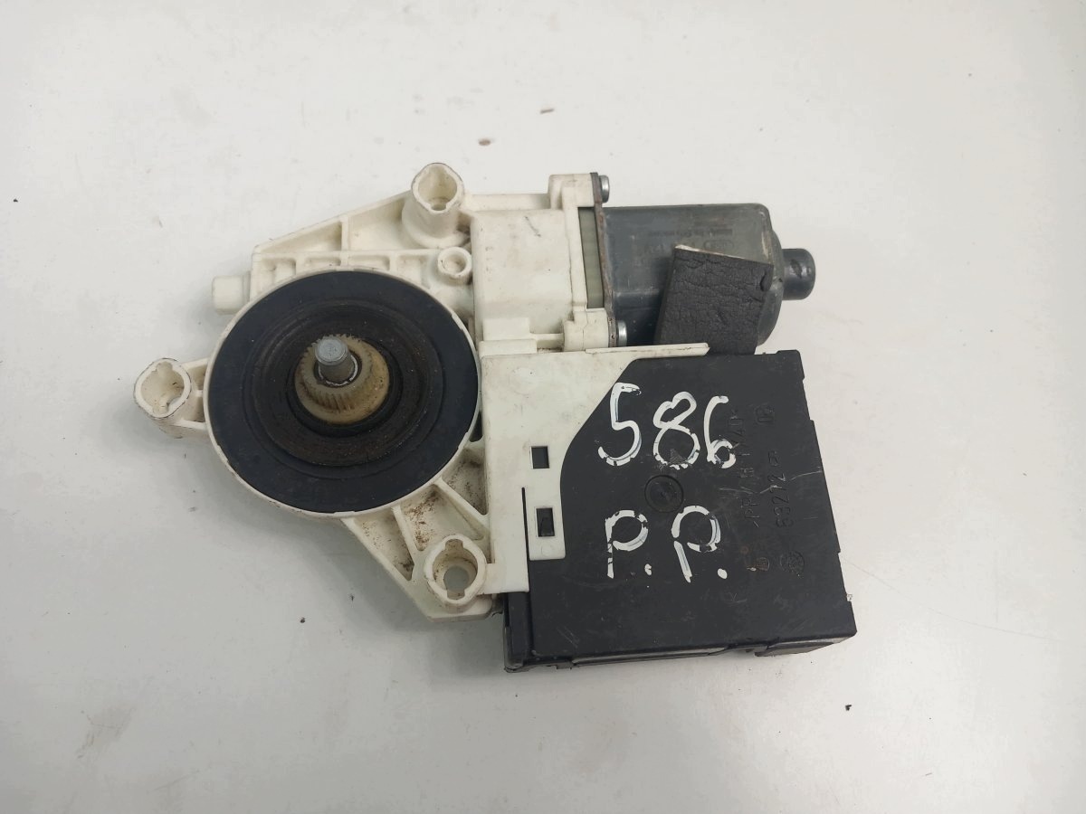 Audi A3 8P Window Motor Front Right image 2